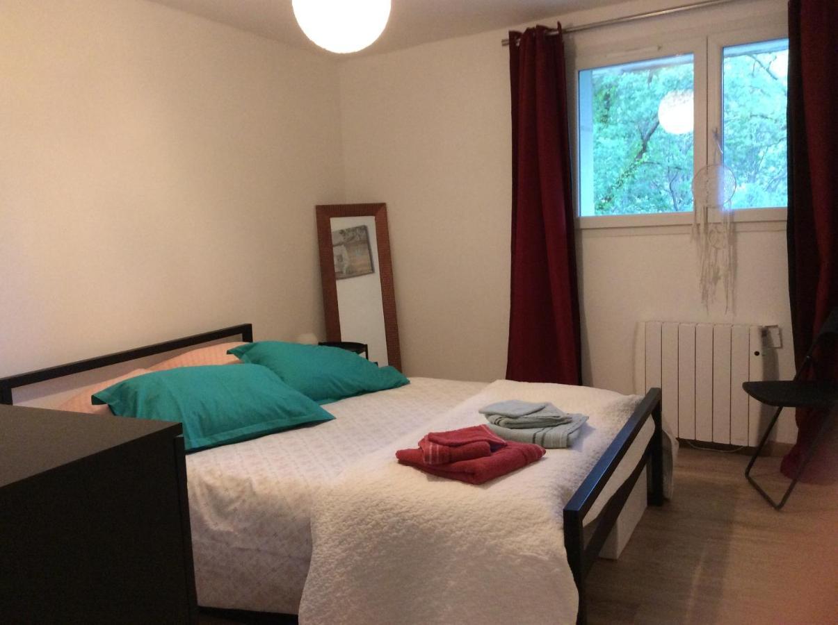Simplicite Et Confort En Luberon Apartment Menerbes Bagian luar foto