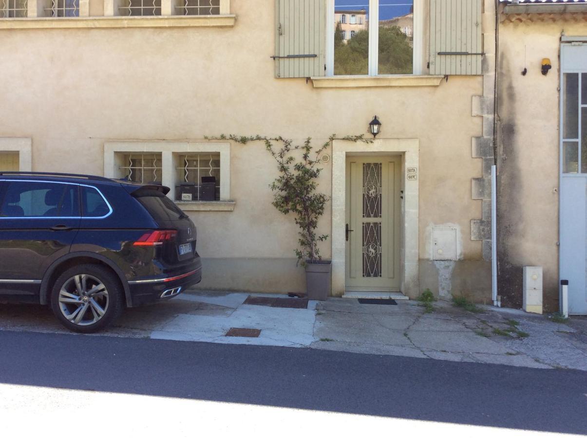 Simplicite Et Confort En Luberon Apartment Menerbes Bagian luar foto